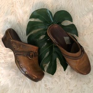 Frye Clara O Ring Mules Clogs Distressed Leather 9
